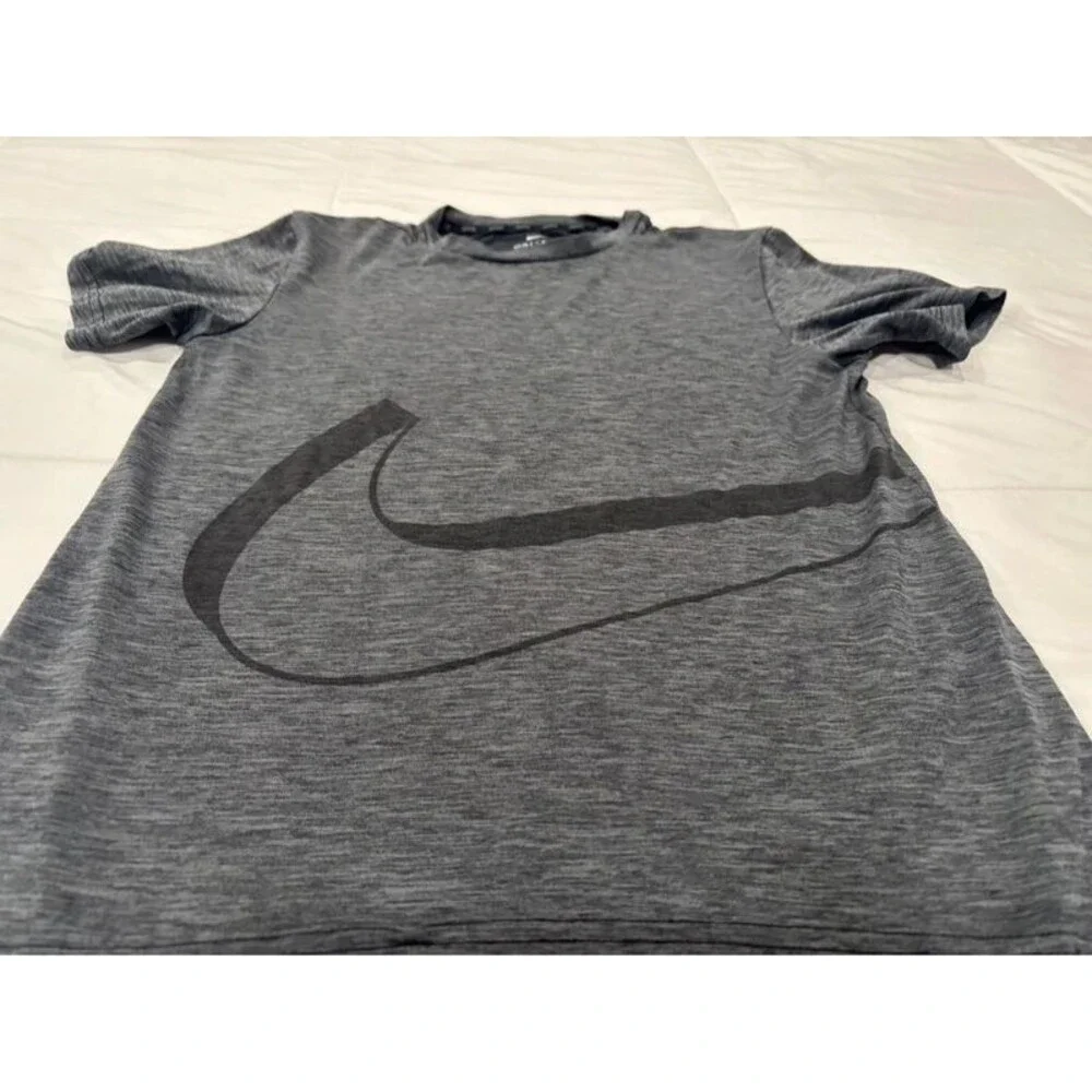Boys Nike Large (10-12) Dri-Fit Short Sleeve Athletic Shirt